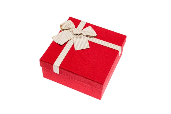 Rode Geschenkdoos Met Gouden Lint Boog Geïsoleerd Witte Achtergrond Rechtenvrije Stockafbeeldingen