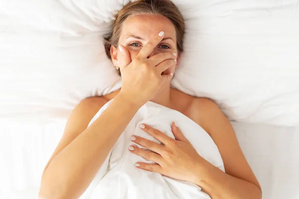 Top View Happy Young Woman Peeking Her Fingers Smiling While — Stock Photo, Image