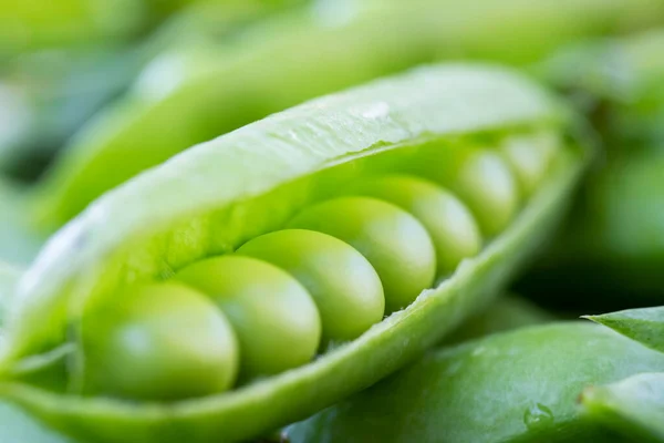 Green Peas Close Green Fresh Peas Pea Pods Healthy Vegetarian — Stock Photo, Image