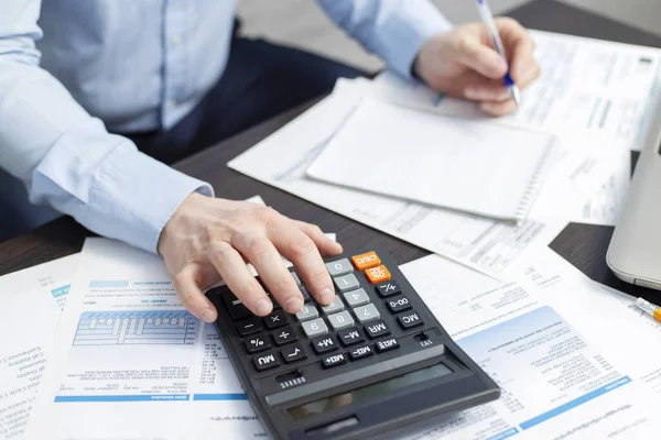 Man Bills Calculator Businessman Using Calculator Calculate Bills Table Office — Stock Photo, Image