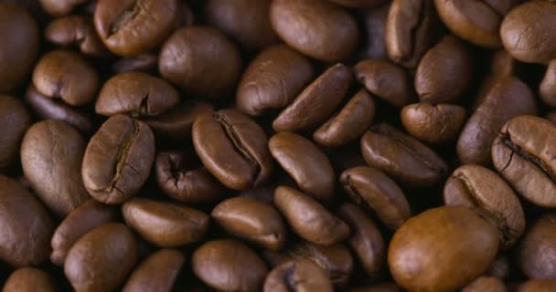 Kavrulmuş Kahve Çekirdeklerini Yavaş Çekimde Yakından Çek Fasulye Rotasyonu Düşüşü — Stok video