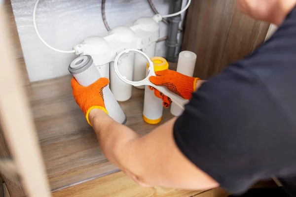 Plumber Installs Change Water Filter Replacement Aqua Filter Repairman Installing — Photo