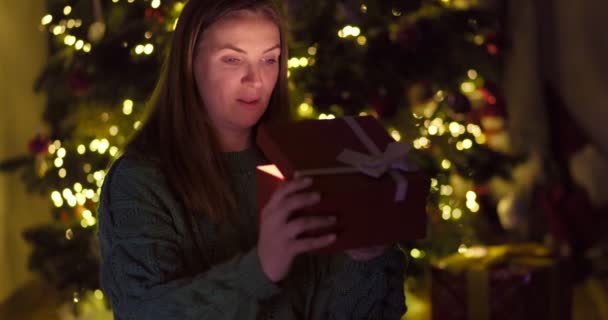 Beautiful Young Woman Opening Christmas Gift Box Excited Surprised Face — Videoclip de stoc