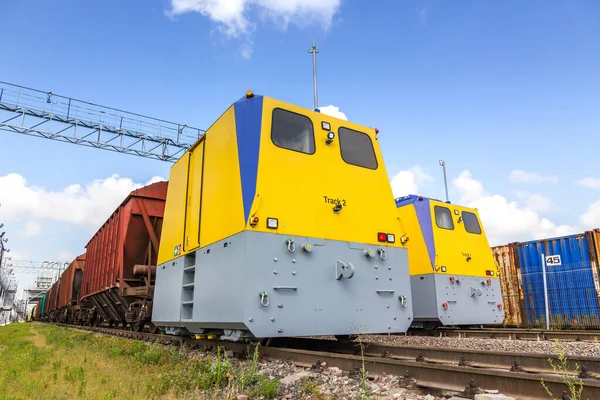 Rail Car Pusher Pulls Rail Freight Cars Grain — Stockfoto