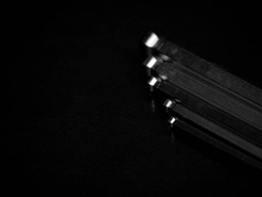 Altıgen Paslanmaz Allen Anahtarları Siyah Arkaplanda