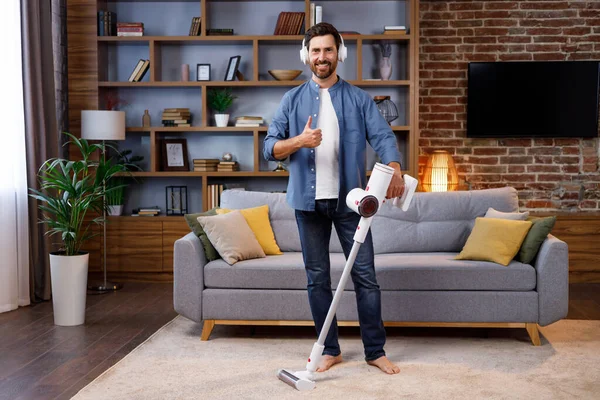 Cheerful Guy Man Cleans Apartment Vacuuming Wearing Headphones Dancing Singing — Stock fotografie