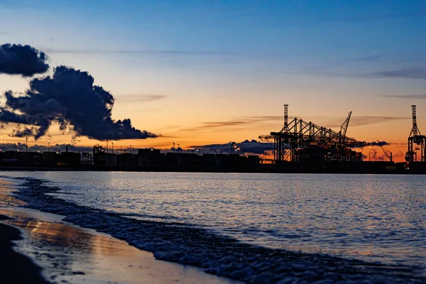 Panoramabild Des Frachthafens Bei Sonnenuntergang Danzig Bei Nacht Mit Containerterminals — Stockfoto