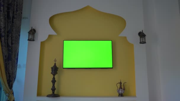 Стена с телевизором и зеленым экраном в стиле Ближнего Востока и Северной Африки. Кубок арабских стран по футболу в Катаре, 4k — стоковое видео