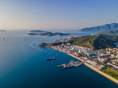 Nha Trang şehrinin hava görüntüsü, insansız hava aracından alınan Vietnam.