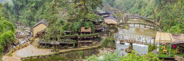 Paisagem de Sapa no nevoeiro, noroeste do Vietnã. Vietname abre ao turismo após quarentena Coronovirus COVID 19 BANNER, LONG FORMAT — Fotografia de Stock