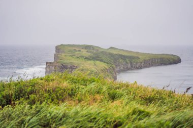 Tobizin Pelerini 'ne bakın. Vladivostok, Russky adası. Japon Denizi. Primorye. Primorsky krai. Rusya 'nın doğası. Rusya 'da turizm ve seyahat