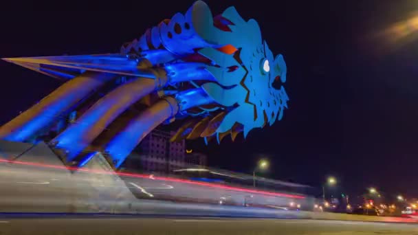 Нічний таймляпс барвистого мосту дракона в місті Да Нанг, що в центральній частині В "єтнаму. — стокове відео