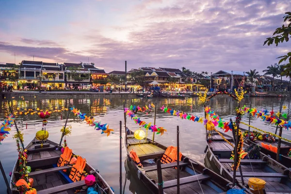 Hoi Uma cidade antiga, no Vietname. Vietnã abre para turistas novamente após quarentena Coronovirus COVID 19 — Fotografia de Stock