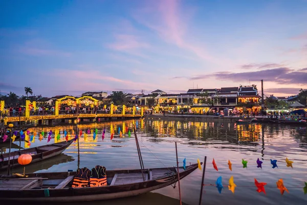 Hoi Uma cidade antiga, no Vietname. Vietnã abre para turistas novamente após quarentena Coronovirus COVID 19 — Fotografia de Stock