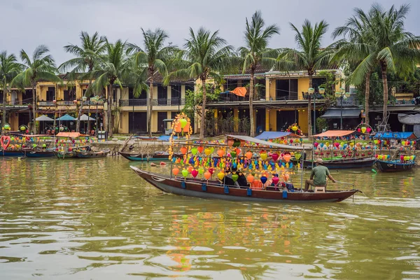 Hoi An, Vietnam, 27.12.2020: Hoi An ancient town, Vietnam. Vietnam opens to tourists again after quarantine Coronovirus COVID 19 — Stock Photo, Image