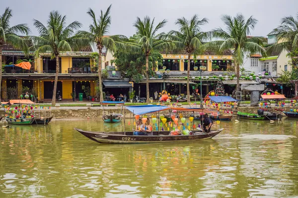 Hoi An, Vietnã, 27.12.2020: Hoi Cidade antiga, Vietnã. Vietnã abre para turistas novamente após quarentena Coronovirus COVID 19 — Fotografia de Stock