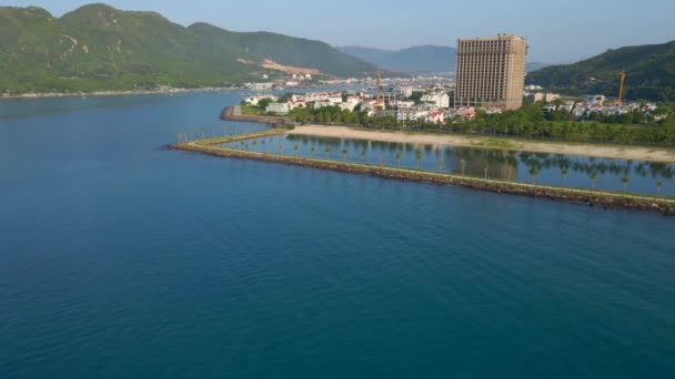 Flygfoto av An Vien distriktet i staden Nha Trang i Vietnam. Ett populärt turistmål i södra Vietnam — Stockvideo