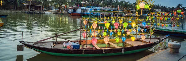 Hoi Uma cidade antiga, no Vietname. Vietname abre aos turistas novamente após quarentena Coronovirus COVID 19 BANNER, LONG FORMAT — Fotografia de Stock