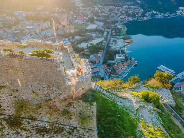 Young tourist woman enjoying a view of Kotor Bay, Montenegro. Kotor Old Town Ladder of Kotor Fortress Hiking Trail. Aerial drone view — Stock Photo, Image