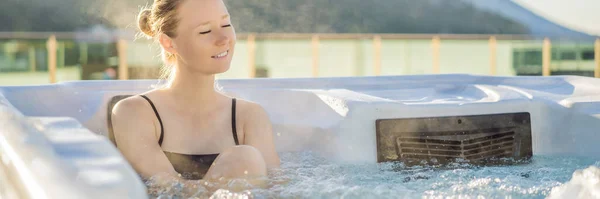 BANNER, LONG FORMAT Portrait of young carefree happy smiling woman relaxing at hot tub during enjoying happy traveling moment vacation life against the background of green big mountains — Stock Photo, Image