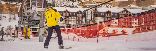 Ski instructor at training track showing students how to ski BANNER, LONG FORMAT — Stock Photo, Image