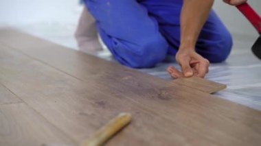 Profesyonel lamine döşeyici lamine ahşap döşeyici.