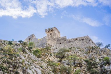 Karadağ. Kotor Körfezi, Kotor Körfezi, Boka Kotorska ve eski şehrin duvarları. Kotor 'un tahkimatları 1979 yılından bu yana UNESCO Dünya Mirasları Listesinde yer alıyor.