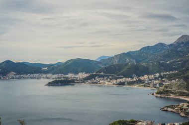 Karadağ 'da Budva tatil beldesi yakınlarındaki dağlar
