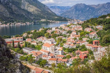 Karadağ. Kotor Körfezi, Kotor Körfezi, Boka Kotorska ve eski şehrin duvarları. Kotor 'un tahkimatları 1979 yılından bu yana UNESCO Dünya Mirasları Listesinde yer alıyor.