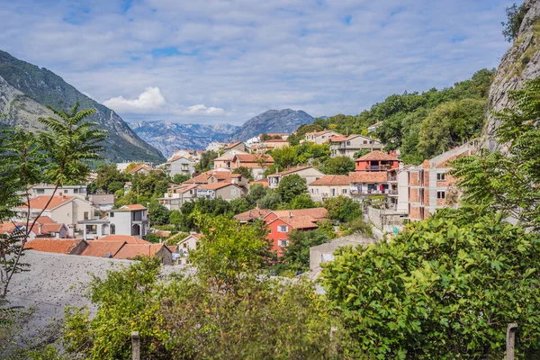 Montenegro. Bahía de Kotor, Golfo de Kotor, Boka Kotorska y ciudad vieja amurallada. Fortificaciones de Kotor está en la Lista del Patrimonio Mundial de la UNESCO desde 1979 —  Fotos de Stock