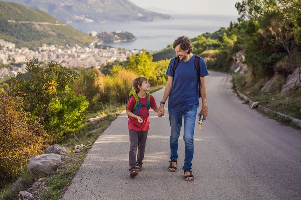 Happy family on the background of Panoramic view of the city of Budva, Montenegro. Beautiful view from the mountains to the Adriatic Sea — Fotografia de Stock