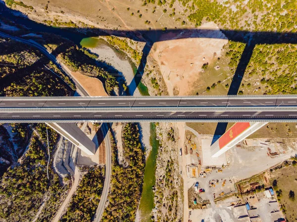 Montenegro. Bridge Moracica. Reinforced concrete bridge across the Moraci gorge. The motorway Bar - Bolyare. The bridge is on the Smokovac - Uvach - Mateshevo section. The Moracica Bridge was built by — Stock Photo, Image