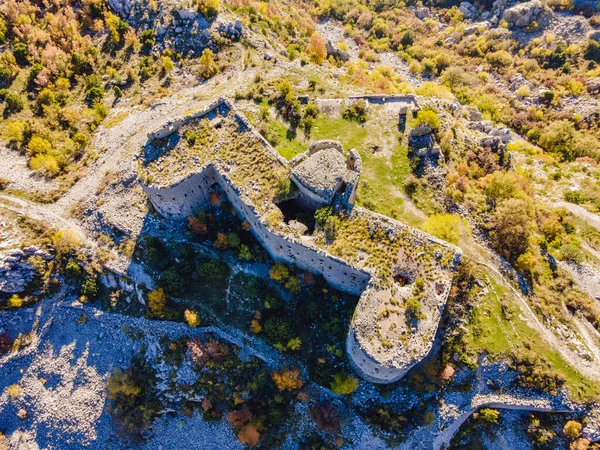 Collapsing tower of fortress Kosmac. Ancient Austro-Hungarian fortress built as a defensive structure and an observation post. Montenego — стоковое фото