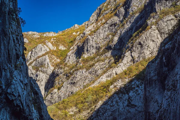 Schöne Moraca-Schlucht im Winter, Montenegro oder Crna Gora, Balkan, Europa — Stockfoto