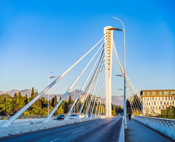 Millennium bridge over Moraca river in Podgorica, Montenegro — Stock Photo, Image
