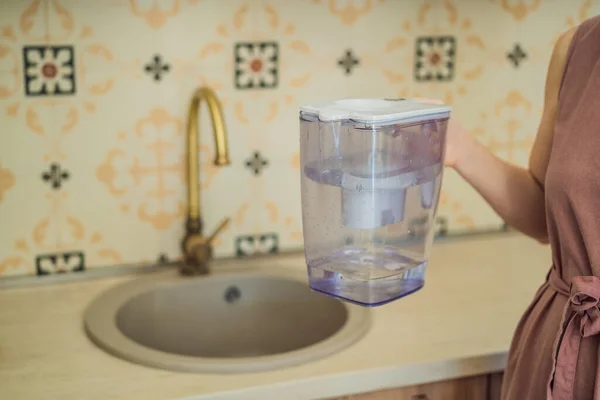 Jug Water Filter Hand Kitchen — Stock Photo, Image