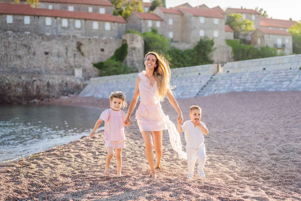 Mãe Duas Crianças Filha Filho Turistas Fundo Bela Vista Stephen — Fotografia de Stock