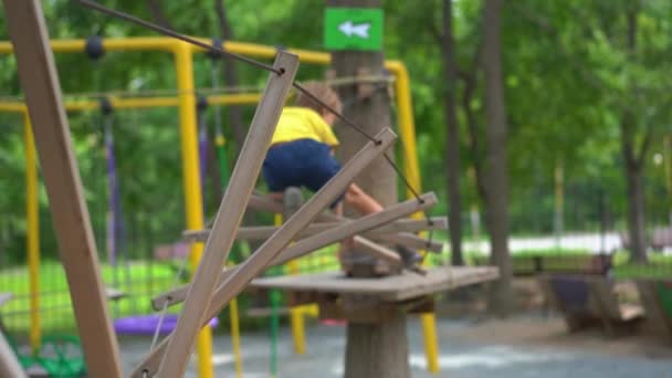 Happy Child Yellow Teashirt School Boy Enjoys Activity Climbing Adventure — Stock Video