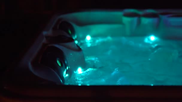 Nachtscène Een Hot Tub Een Dak Nachts Met Kaarsen Zijkant — Stockvideo