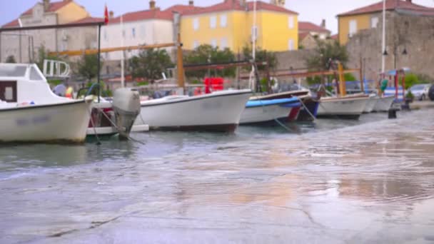 Small Boats Harbor Town Rainy Weather Water Goes Reaches Walkway — Stockvideo