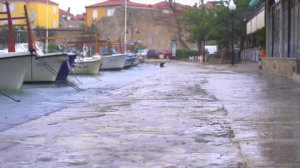 Small Boats Harbor Town Rainy Weather Water Goes Reaches Walkway — Video Stock
