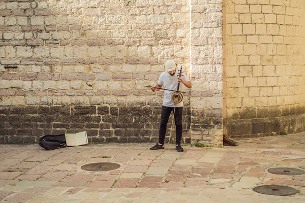 Montenegro Kotor May 2022 Boy Plays Musical Instrument Street Editorial — Foto de Stock