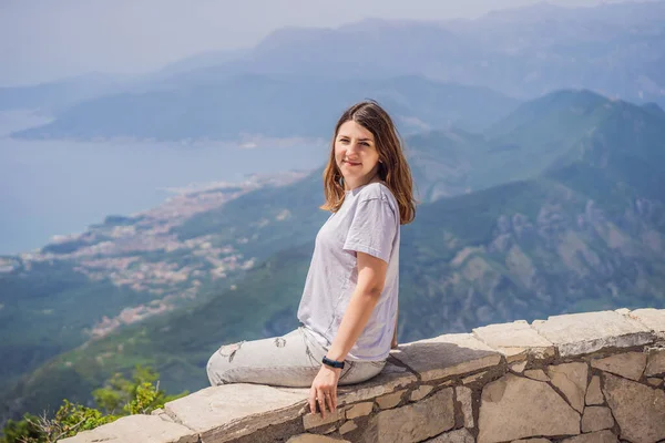 Woman Tourist Enjoys View Kotor Montenegro Bay Kotor Gulf Kotor — ストック写真