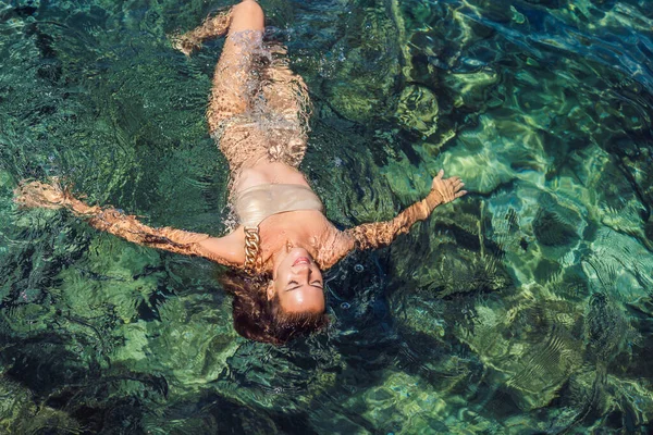 Beautiful Emotional Model Girl Sea Beautiful Woman Enjoying Waves Ocean — Stock Fotó