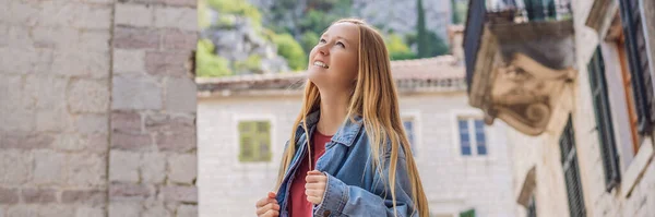 Banner Long Format Woman Tourist Enjoying Colorful Street Old Town — Photo