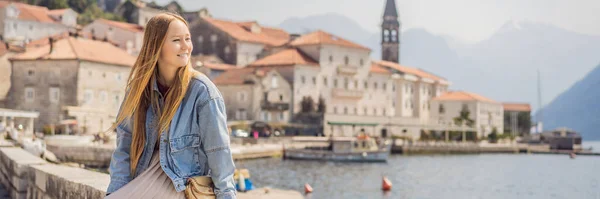 Banner Long Format Woman Tourist Enjoying Colorful Street Old Town — Fotografia de Stock