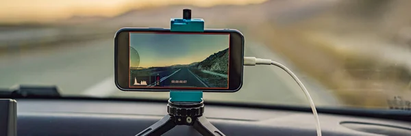 Phone Tripod Car Takes Video Scenic Road Banner Long Format — Stock Photo, Image