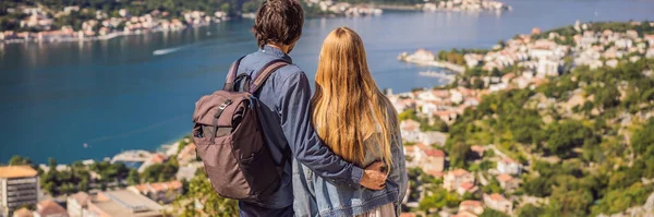 Banner Long Format Couple Woman Man Tourists Enjoys View Kotor — ストック写真