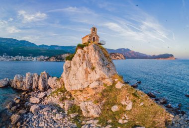 Sveta Nedelja, Karadağ 'ın Budva belediyesinde, Adriyatik Denizi' nde bir ada. Karadağ 'ın Petrovac na Moru kentinin karşısında yer alıyor. Üzerinde küçük bir kilise var..