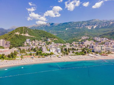 Karadağ'ın Adriyatik kıyısı kıyılarına havadan görünümü.